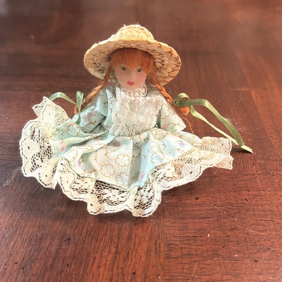 Vintage Doll Anne of Green Gables Figurine 3.5" tall Lace Dress - Picture 6 of 7